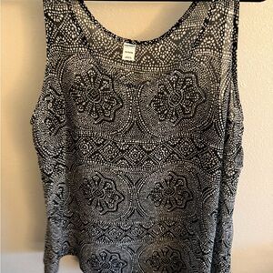 Women's Black and White Patterned Top
